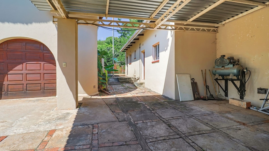 5 Bedroom Property for Sale in Protea Park North West